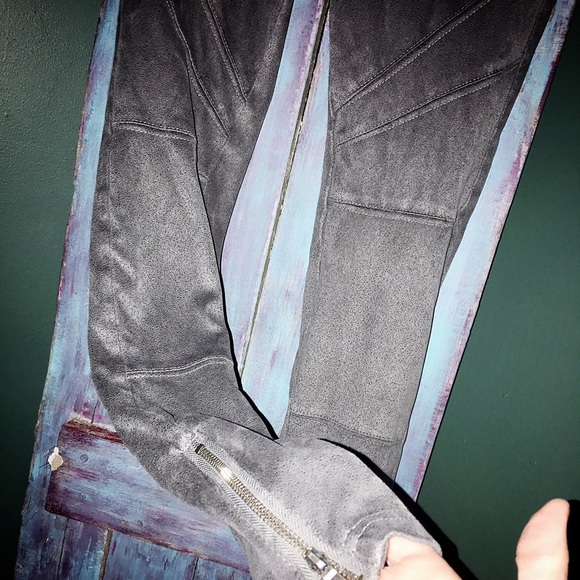 NWOT GIANNI BINI MOTO PANTS WITH SNAP CLOSE FRONT! - Picture 2 of 3